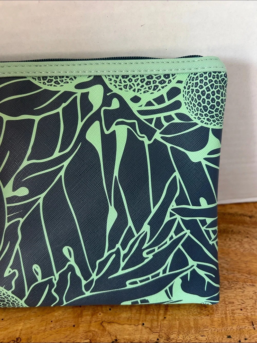 Manaola Kinolau Tropical Ulu Design Clutch Bag
